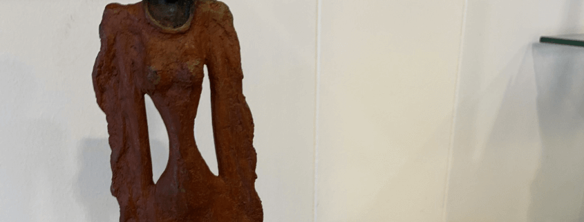 Bronzen beeld vrouw Burkina Faso