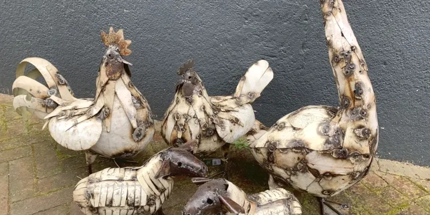 Fair trade beelden metaal